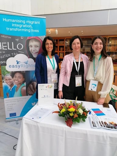 Picture showing three women working for the easyrights project.